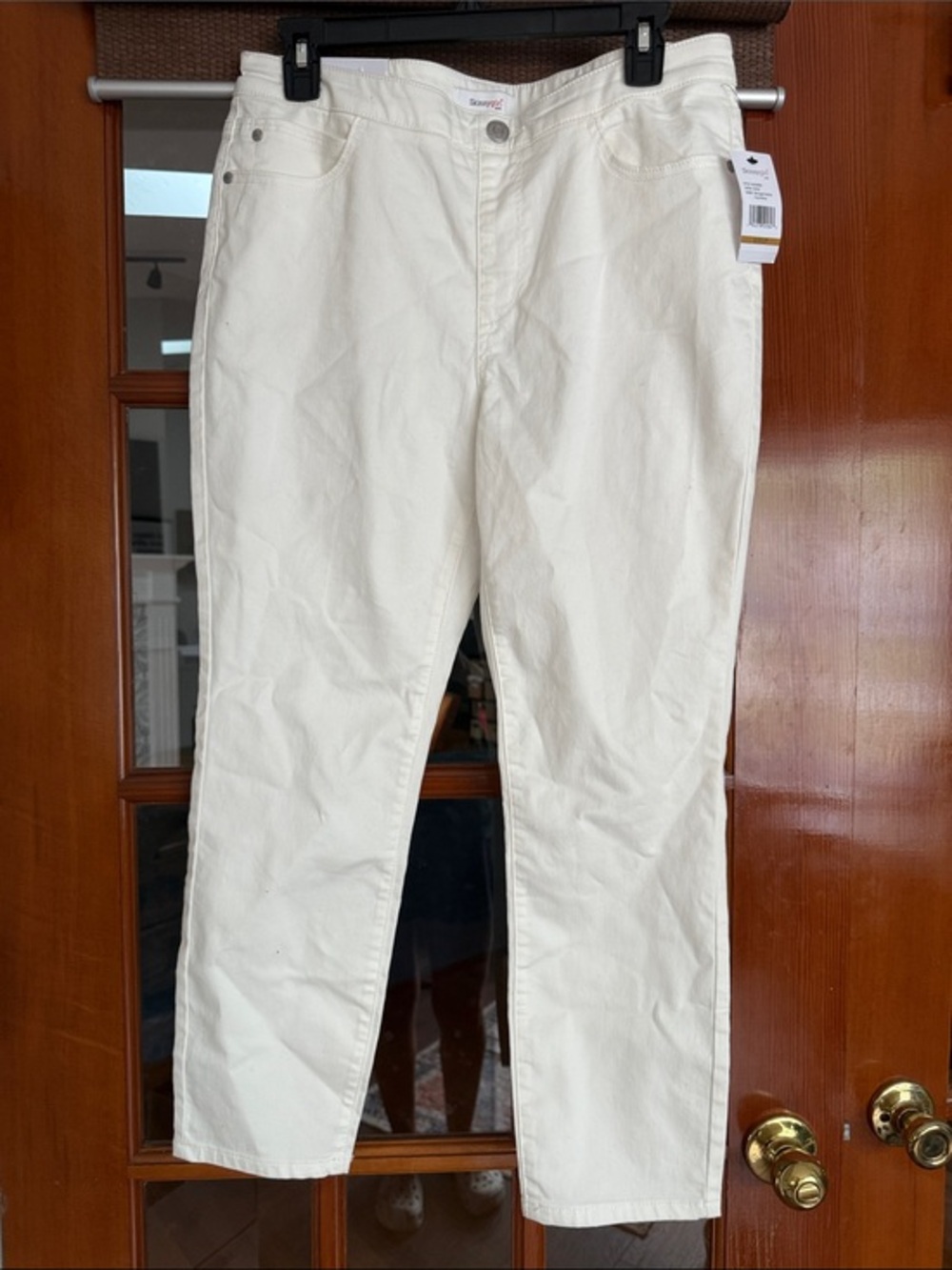 Skinny girl crop mid rise, Jean 31T White NWT pull on